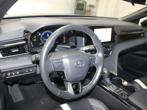 Used 2025 Toyota Camry SE FWD image 18