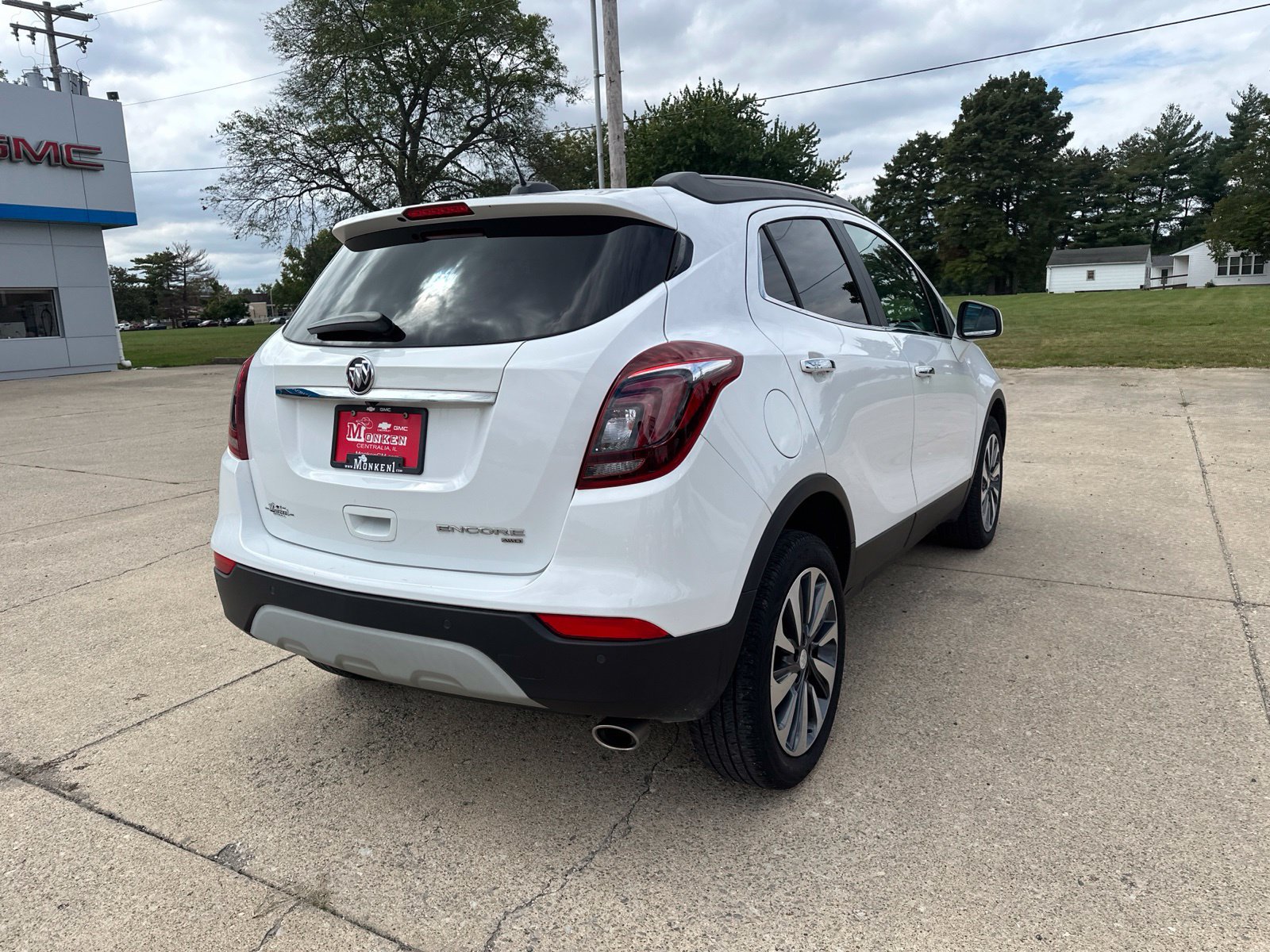 Used 2022 Buick Encore Preferred w/ Safety Package II AWD/4WD image 3