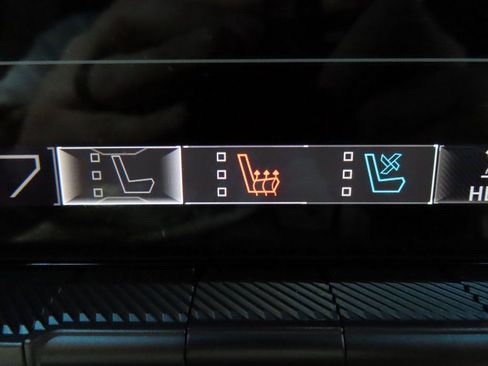 Used 2025 GMC Hummer EV 2X image 25