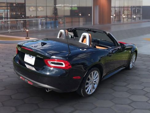 Used 2017 FIAT 124 Spider Lusso RWD image 11