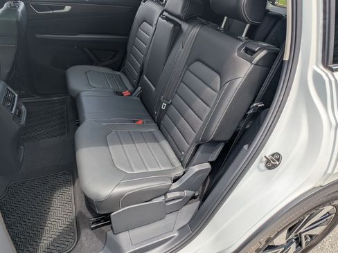 Used 2024 Volkswagen Atlas SEL AWD/4WD image 18