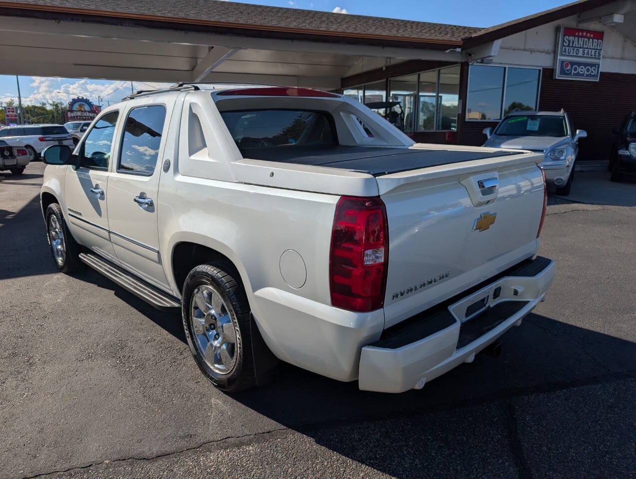 Used 2013 Chevrolet Avalanche LTZ AWD/4WD image 5