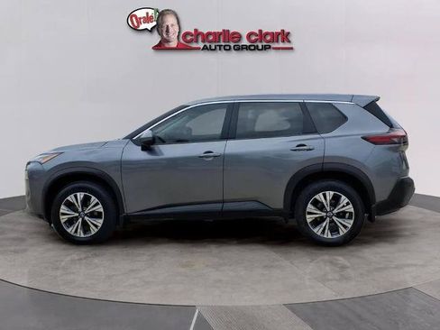 Certified 2022 Nissan Rogue SV FWD image 2