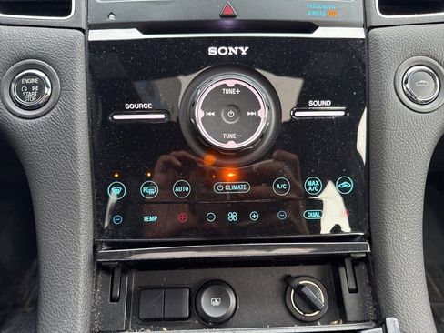 Used 2017 Ford Taurus SHO image 22