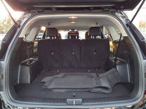 Used 2025 Kia Sorento S image 24