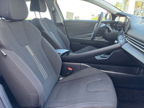 Used 2025 Hyundai Elantra SEL FWD image 37