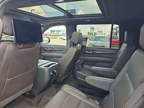 Used 2021 GMC Yukon XL Denali w/ Denali Premium Package AWD/4WD image 15