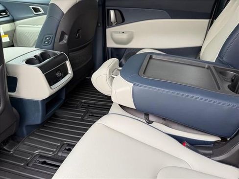 New 2026 Kia Carnival EX image 13