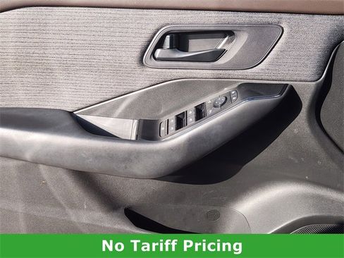 Used 2023 Nissan Rogue S image 22