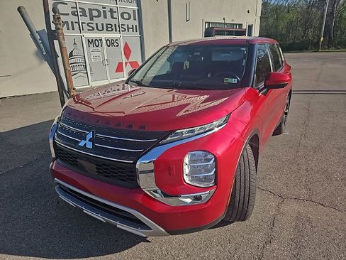 Used 2022 Mitsubishi Outlander SE image 1