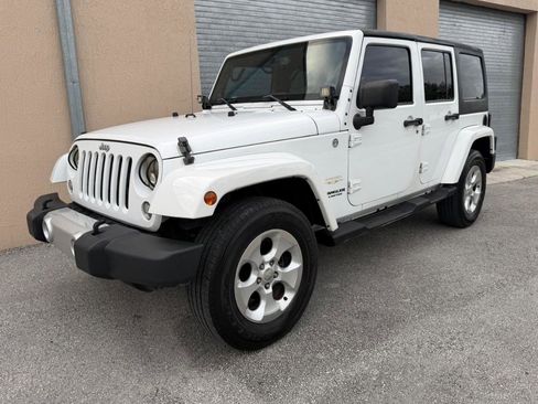 Used 2014 Jeep Wrangler Unlimited Sahara AWD/4WD image 2