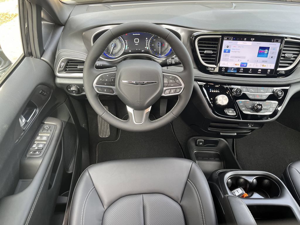 New 2026 Chrysler Pacifica Select FWD image 13