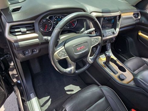 Used 2018 GMC Acadia Denali w/ Technology Package FWD image 10