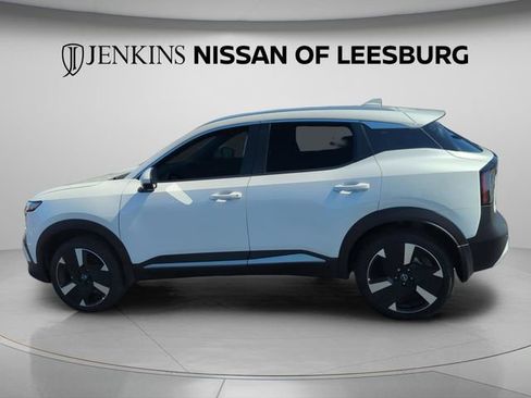 Certified 2025 Nissan Kicks SR FWD image 10