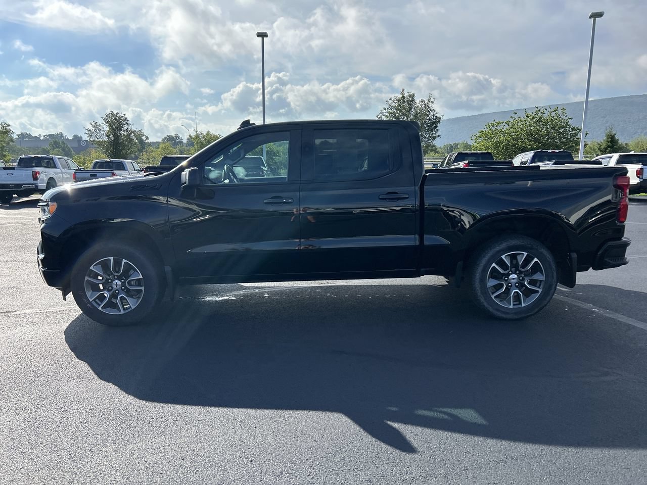Used 2023 Chevrolet Silverado 1500 RST AWD/4WD image 4