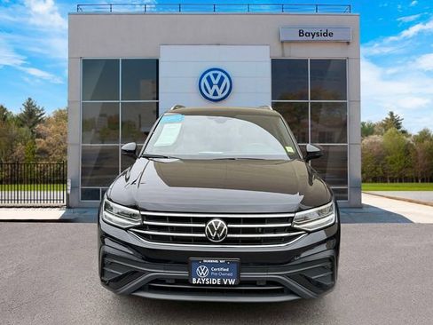 Certified 2024 Volkswagen Tiguan SE AWD/4WD image 2