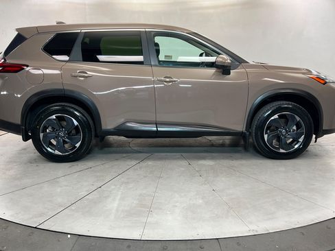 Used 2024 Nissan Rogue SV FWD image 7