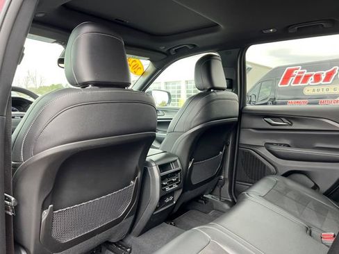 Used 2024 Jeep Grand Cherokee Altitude AWD/4WD image 34