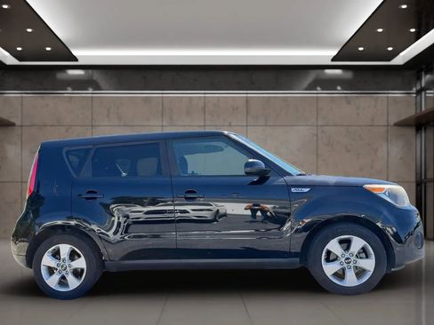 Used 2017 Kia Soul image 3