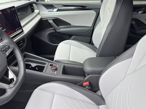 New 2026 Volkswagen Tiguan SE R-Line image 10