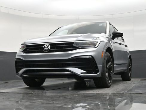Used 2023 Volkswagen Tiguan SE R-Line FWD image 27