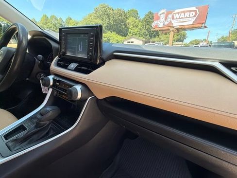 Used 2019 Toyota RAV4 LE FWD image 84