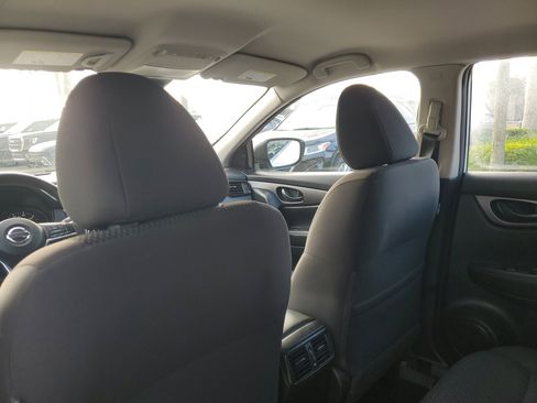 Used 2020 Nissan Rogue Sport S image 14