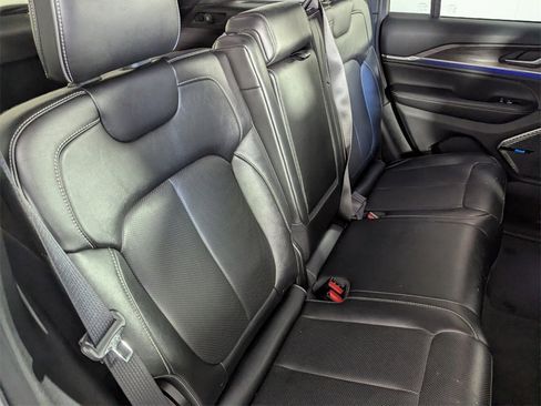 Used 2023 Jeep Grand Cherokee Overland image 31