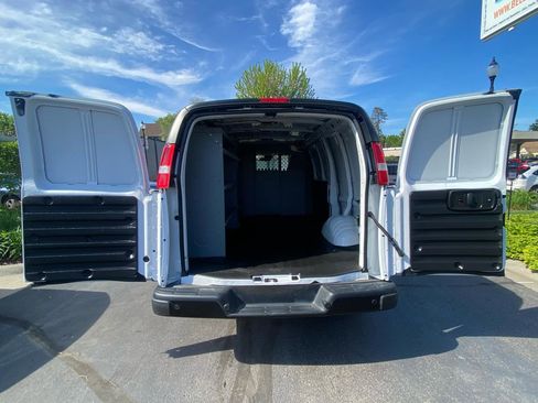 Used 2021 Chevrolet Express 2500 w/ Driver Convenience Package RWD image 11