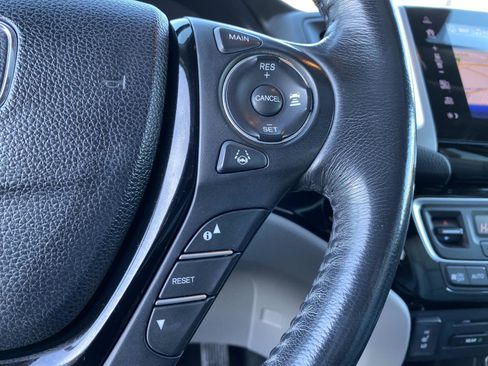 Used 2017 Honda Pilot Touring image 19