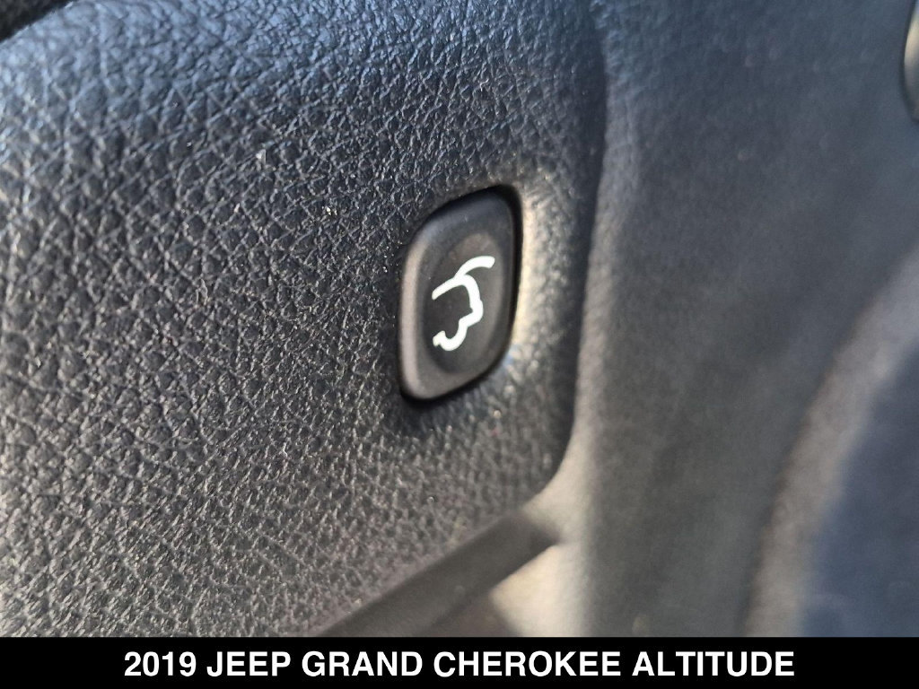 Used 2019 Jeep Grand Cherokee Altitude RWD image 26