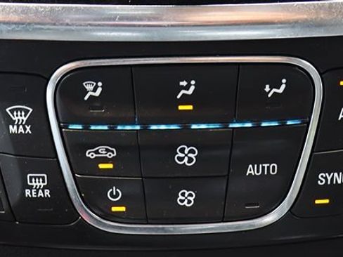 Used 2021 Chevrolet Traverse LT FWD image 49