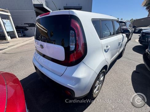 Used 2018 Kia Soul w/ Convenience Package FWD image 4