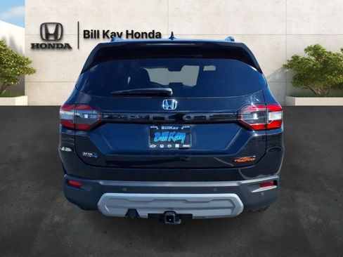 Used 2025 Honda Pilot TrailSport image 4