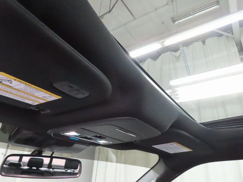 Used 2025 Ford F350 Platinum w/ FX4 Off-Road Package image 30