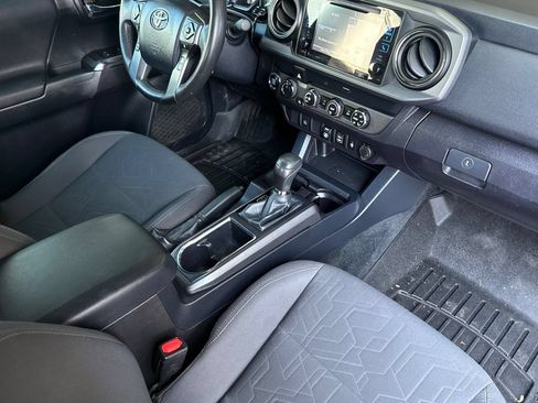 Used 2019 Toyota Tacoma TRD Off-Road AWD/4WD image 17