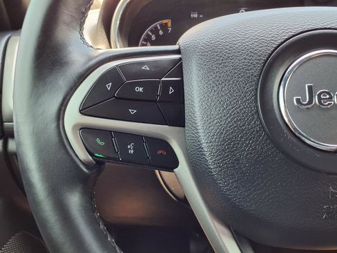 Used 2019 Jeep Grand Cherokee Laredo RWD image 18