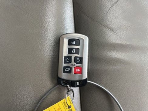 Used 2016 Toyota Sienna XLE image 36