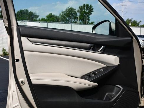 Used 2019 Honda Accord LX image 14