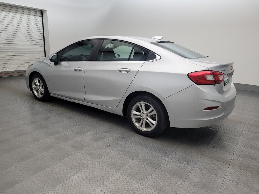 Used 2018 Chevrolet Cruze LT w/ Convenience Package FWD image 3