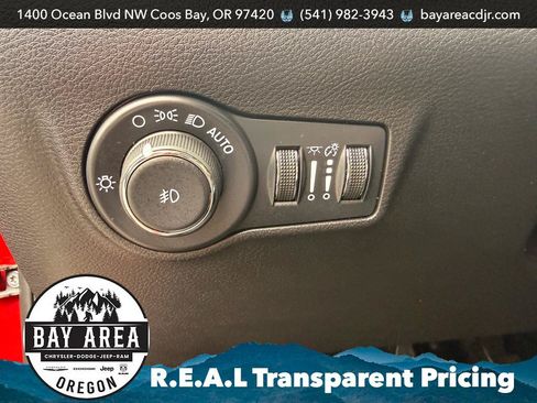 Used 2024 Jeep Compass Latitude AWD/4WD image 19