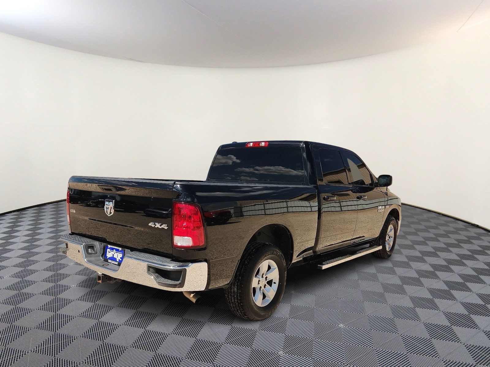 Used 2021 RAM 1500 Classic SLT AWD/4WD image 4