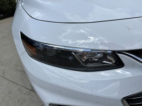 Used 2017 Chevrolet Malibu LT FWD image 38
