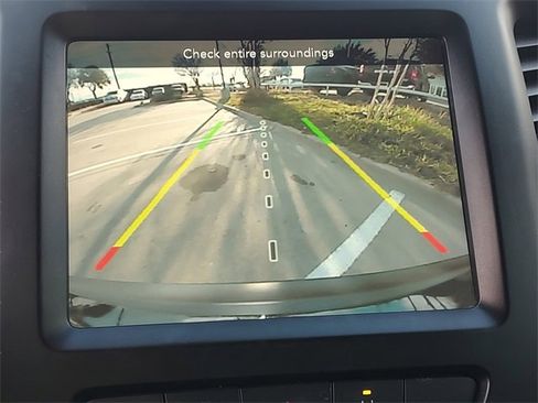 Certified 2021 Jeep Cherokee Latitude Lux w/ Comfort/Convenience Group image 18