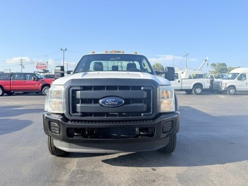 Used 2013 Ford F550 4x4 Regular Cab Super Duty w/ High Capacity Trailer Tow Pkg image 3