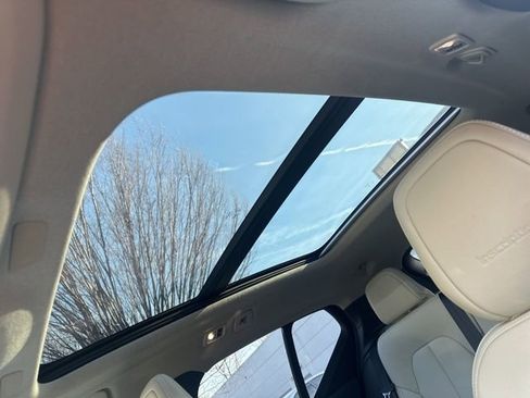 Used 2019 Volvo XC40 T5 Inscription image 14