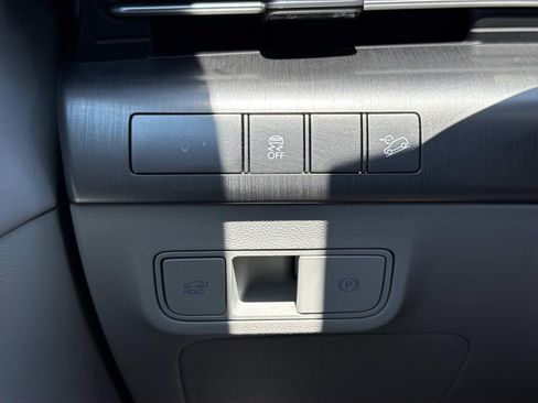 Used 2024 Hyundai Kona Limited AWD/4WD image 19
