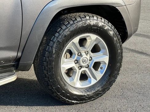 Used 2018 Toyota 4Runner SR5 image 43