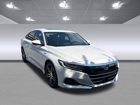 Used 2021 Honda Accord Touring image 3