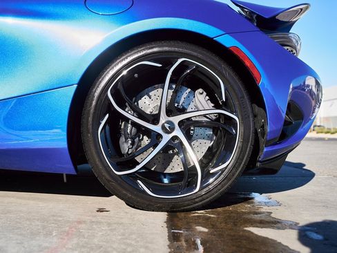 Used 2024 McLaren 750S Spider image 25